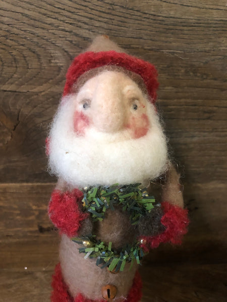 Folk art vintage Santa with wreath